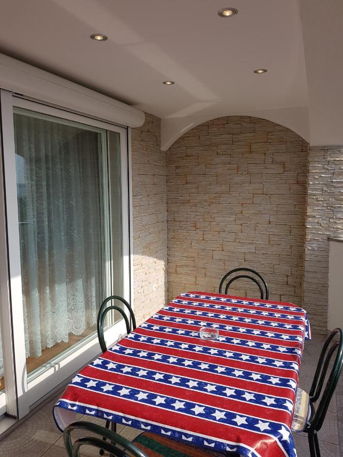 Apartmani Krajnovic Fažana Exterior foto
