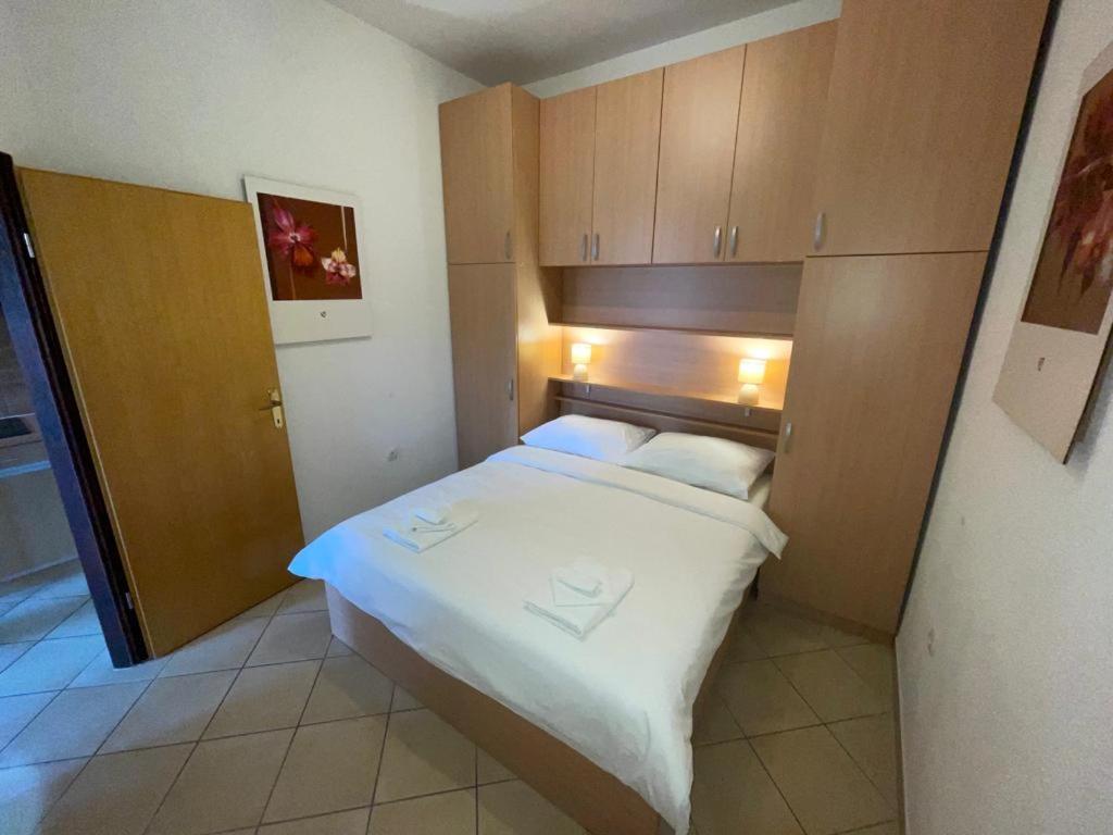 Apartmani Krajnovic Fažana Exterior foto